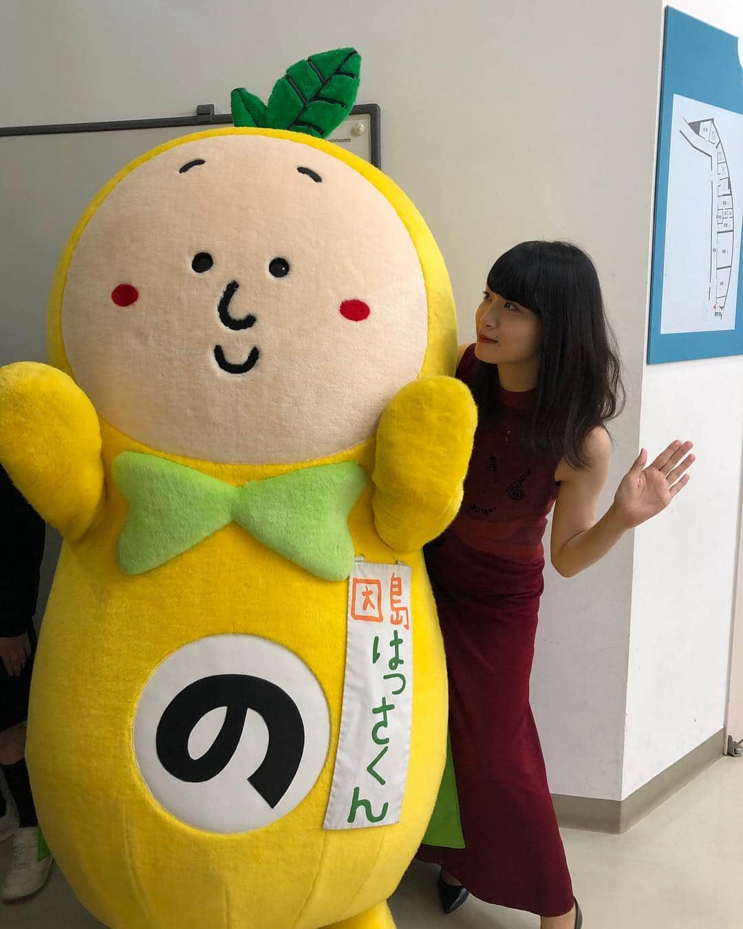 深川麻衣 さんのインスタグラム写真 - (深川麻衣 Instagram)「尾道映画祭1日目！ ありがとうございました✨ はっさくんと☺︎ 明日は「パンとバスと2度目のハツコイ」、「愛がなんだ」の上映で登壇させていただきます。 ぜひぜひ遊びにきてください！」3月23日 18時15分 - fukagawamai.official