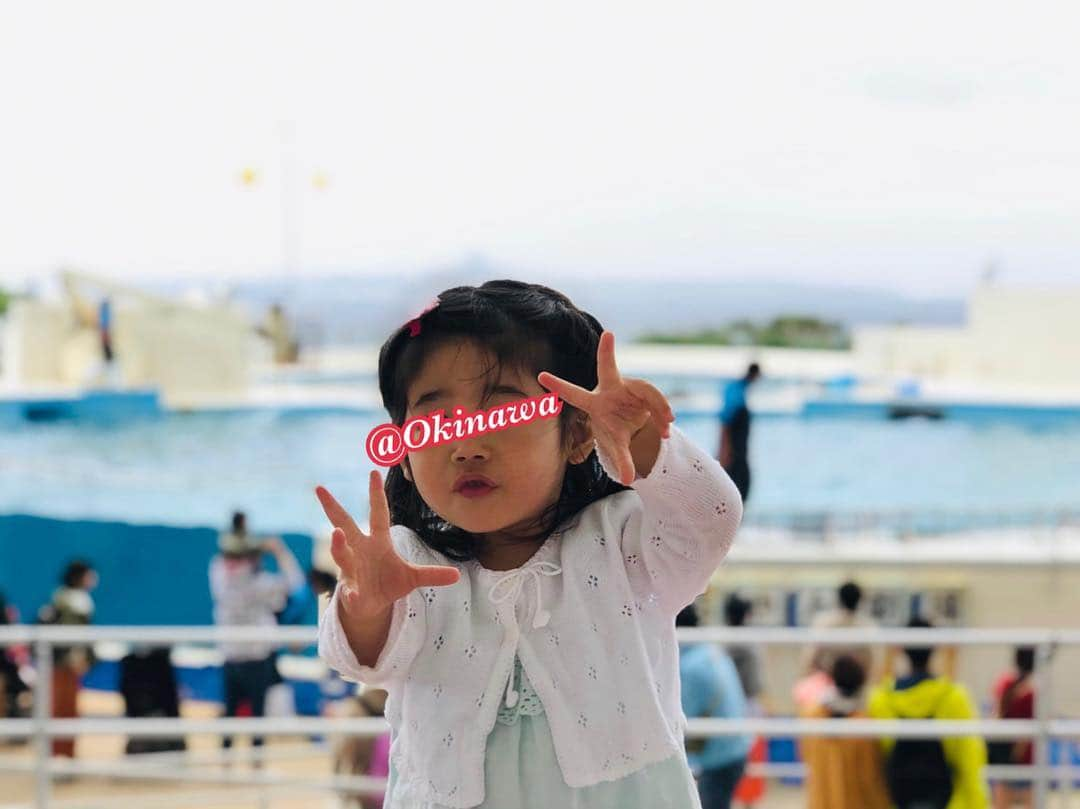 村田千弥さんのインスタグラム写真 - (村田千弥Instagram)「はいさい🙋🏻‍♀️☀️ 家族旅行で4泊5日 #沖縄 に来ています！とは言っても、もう明日で最終日。楽しすぎて本当にあっという間に終わっちゃうなぁー。  主人とのはじめての旅行も沖縄、プロポーズも沖縄。そして今回が、娘を連れて はじめての沖縄🌴」3月23日 18時09分 - chr.0429