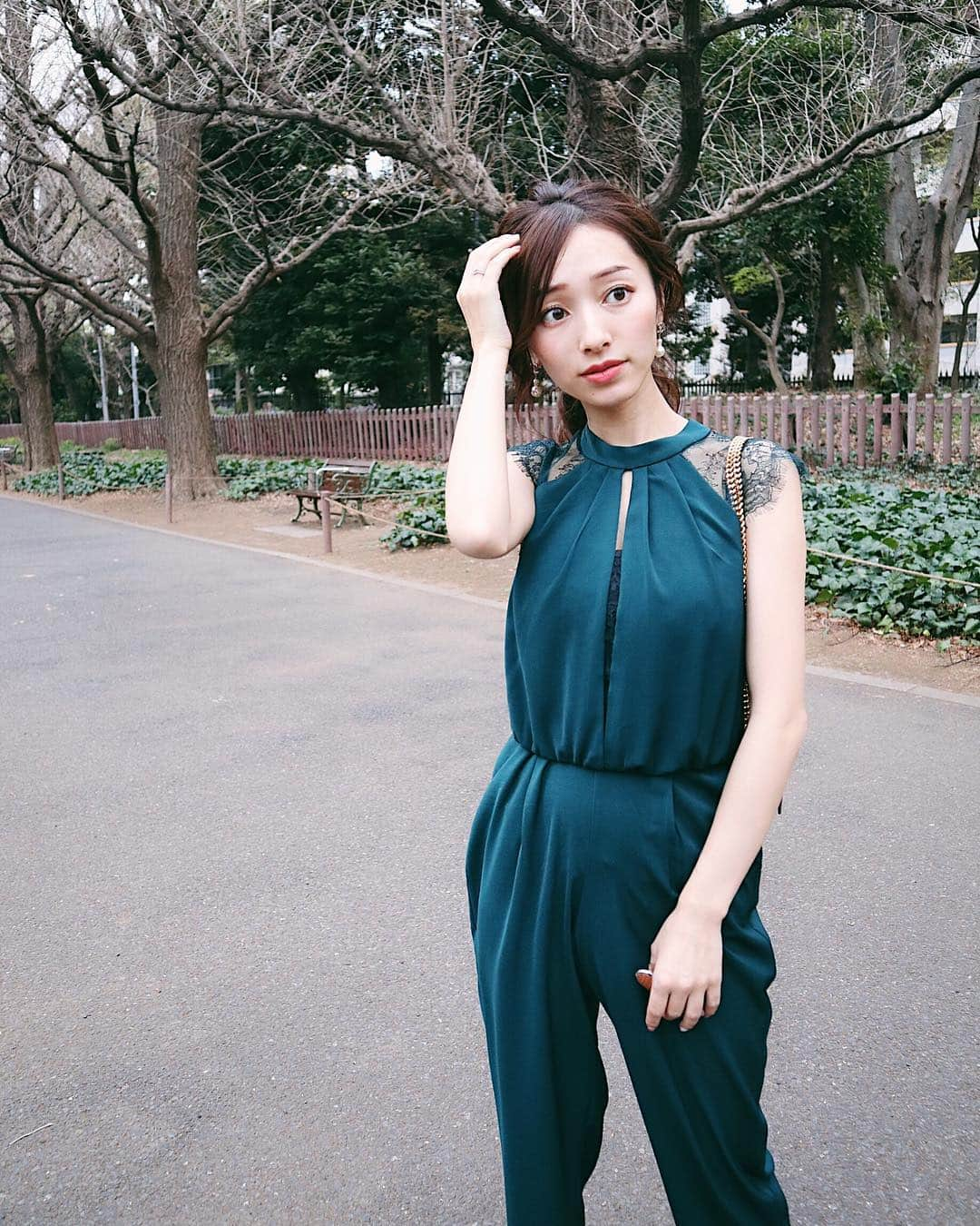 吉田理紗さんのインスタグラム写真 - (吉田理紗Instagram)「結婚式およばれコーデ💚 一目惚れしたZARAのオールインワンで パンツルックにしてみました☺️ 挙式の時はジャケットを羽織ったのですが バックスタイルが可愛くてお気に入りです💗 それにしても花嫁姿が本当に可愛くて ステキなお式だったなあ🥰 #happywedding #zara #ysl #chanel #結婚式 #結婚式コーデ #結婚式お呼ばれ #結婚式お呼ばれヘア #お呼ばれヘア #お呼ばれドレス #お呼ばれコーデ #ヘアアレンジ #およばれヘア #およばれコーデ」3月23日 18時09分 - yoshirisaa