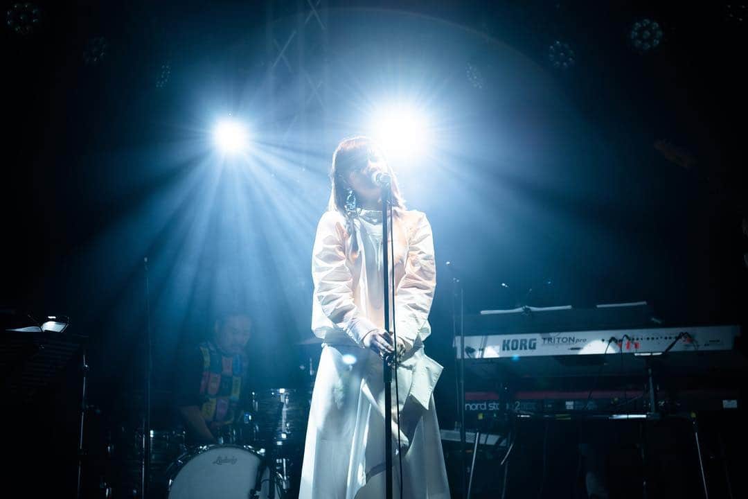 のインスタグラム：「3/22@vision 1.Prologue 2.太陽に背いて 3.Summer Gate 4.Bedtime Eyes 5.キスをする photo by @sosukehattori」