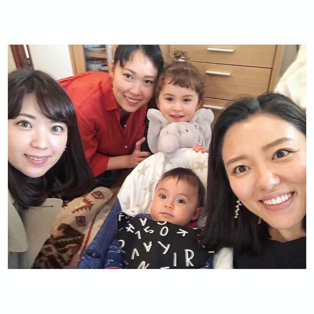 色紙千尋さんのインスタグラム写真 - (色紙千尋Instagram)「昨日は天使たちに会えました…👼💗この世にこんな可愛い子がいるんですね🤦‍♀️癒されました😭✨ #baby #kids #学生時代に出会ったやっぱり偉大な先輩 #👼」3月23日 18時32分 - shikishi_chihiro