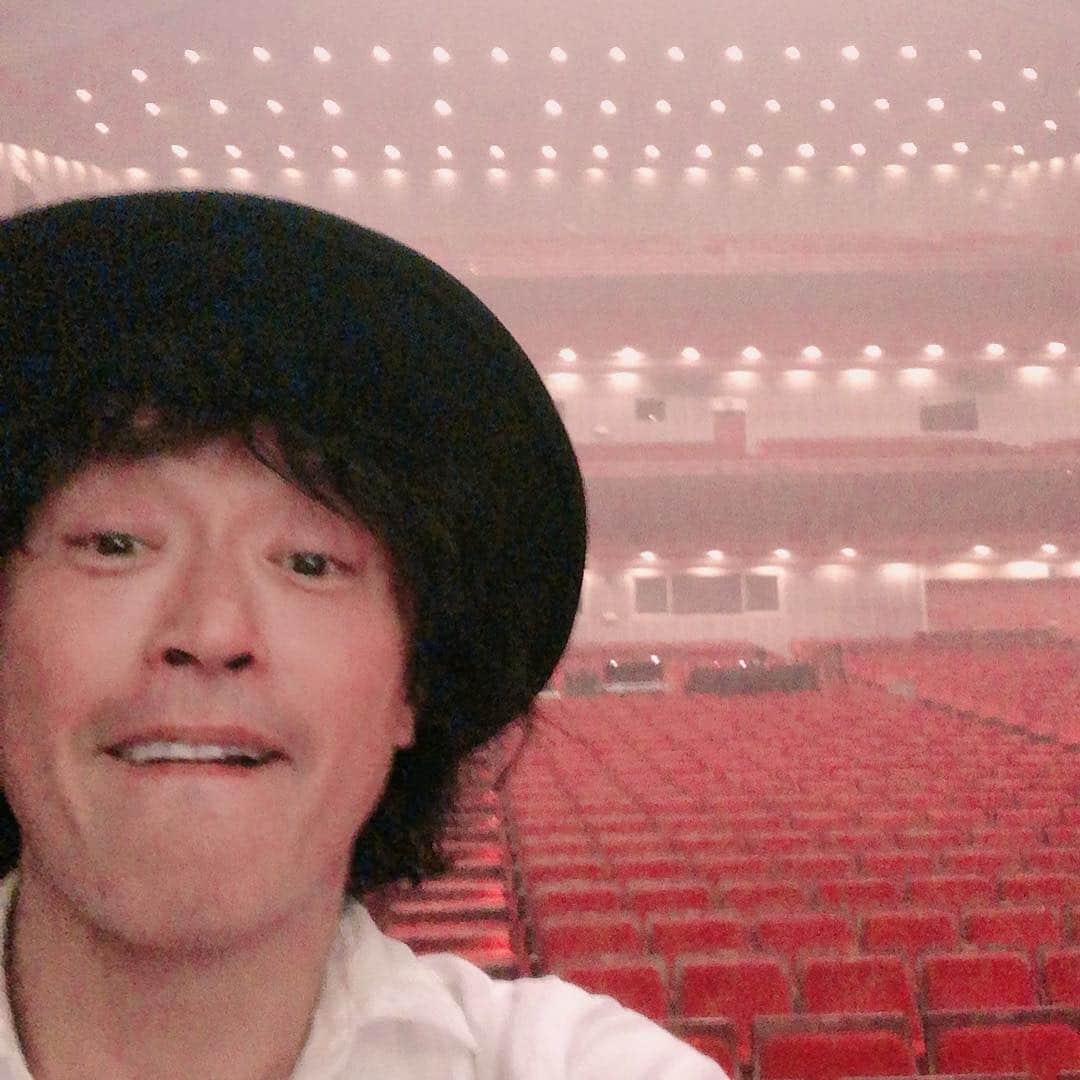 日野賢二のインスタグラム：「MISIAツアーファイナル ^_^Misia@Fukuoka Sun Palace tour Final!!! #atelierZ #fender #aguilaramp #日野賢二機材 #boss #roland #kenjihino #日野賢二 #bass #misia」
