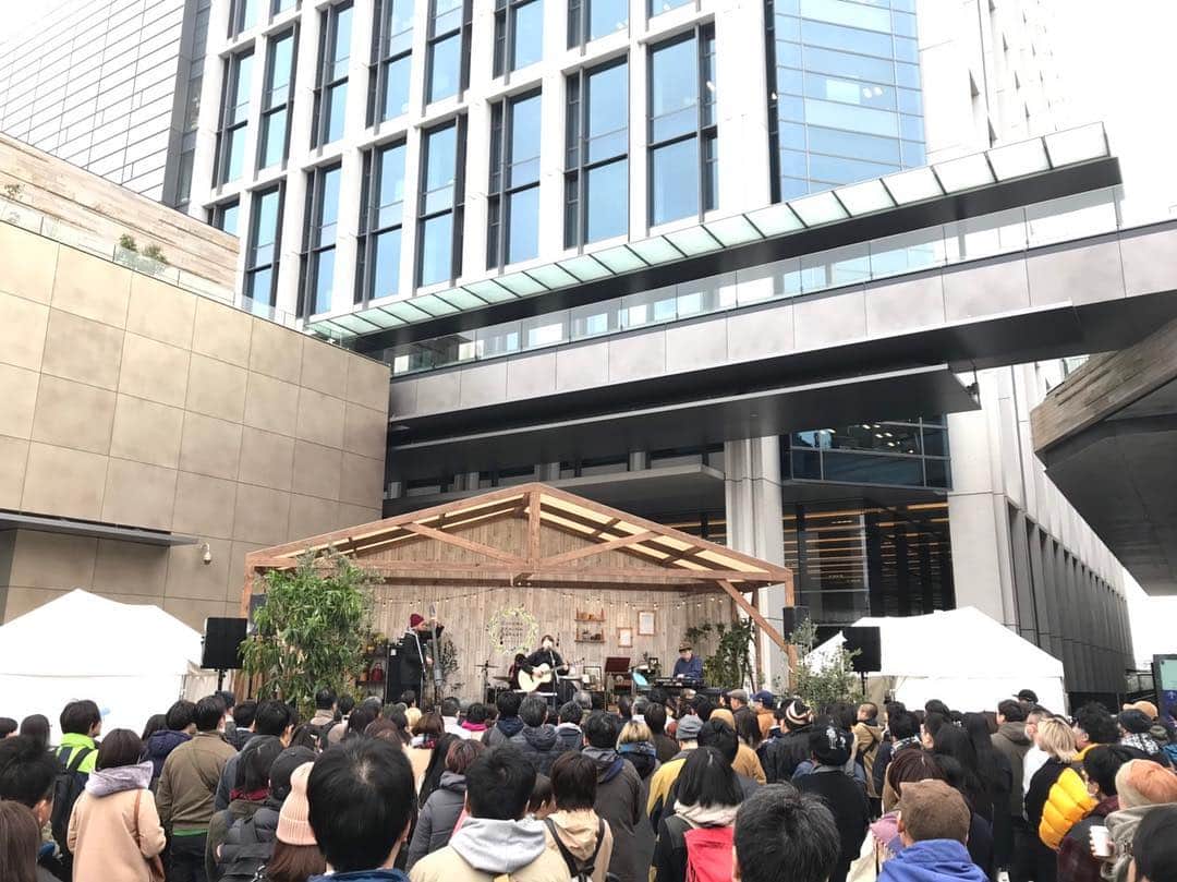 関取花さんのインスタグラム写真 - (関取花Instagram)「「CreemaSpringMarket’19」ありがとうございました！寒さをみなさんと共有できて一体感が生まれて楽しかったです🐧👏少し体調が悪く物販立てず、すみませんでした😞 次のバンド編成でのライブは4/7@品川インターシティホール、ワンマンです🙆‍♀️ぜひ遊びに来てください！#関取花」3月23日 18時34分 - dosukoi87