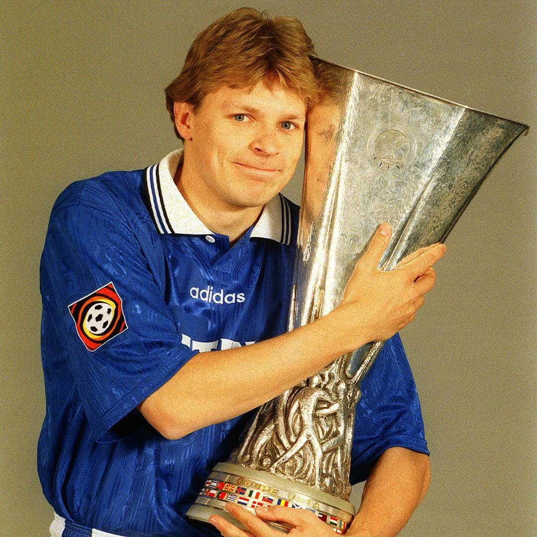 シャルケ04さんのインスタグラム写真 - (シャルケ04Instagram)「An Eurofighter turns 5️⃣0️⃣ today! Happy birthday, Youri Mulder! 🎉 . . #Schalke #S04 #BirthdayBoy #Eurofighter #Birthday #Football #Soccer #Knappen #WirLebenDich #🔵⚪️」3月23日 18時34分 - s04