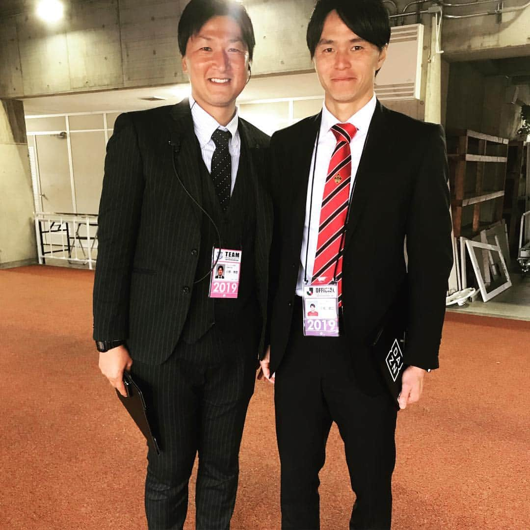 辻尾真二さんのインスタグラム写真 - (辻尾真二Instagram)「vs甲府。1-1。 AWAYで勝ち点1取れた事をポジティブに。  元水戸の選手で甲府の広報担当の小野と。 大学の後輩です。  #ツエーゲン金沢 #ヴァンフォーレ甲府  #水戸ホーリーホック #中央大学」3月23日 18時40分 - shinji_tsujio