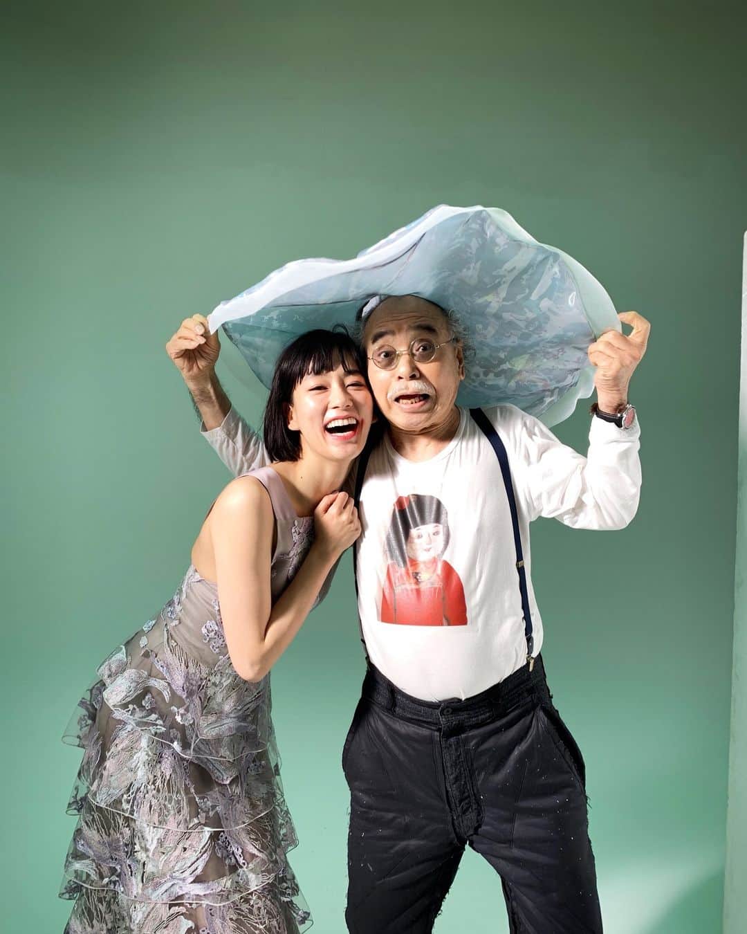 水川あさみのインスタグラム：「SWITCHの女優礼讃。アラーキーさんに撮ってもらいました📸自由にフワッと浮遊するようにそれでいて強い眼差しと色っぽさをというリクエストでセッション。  たのしいたのしいたのしい！」