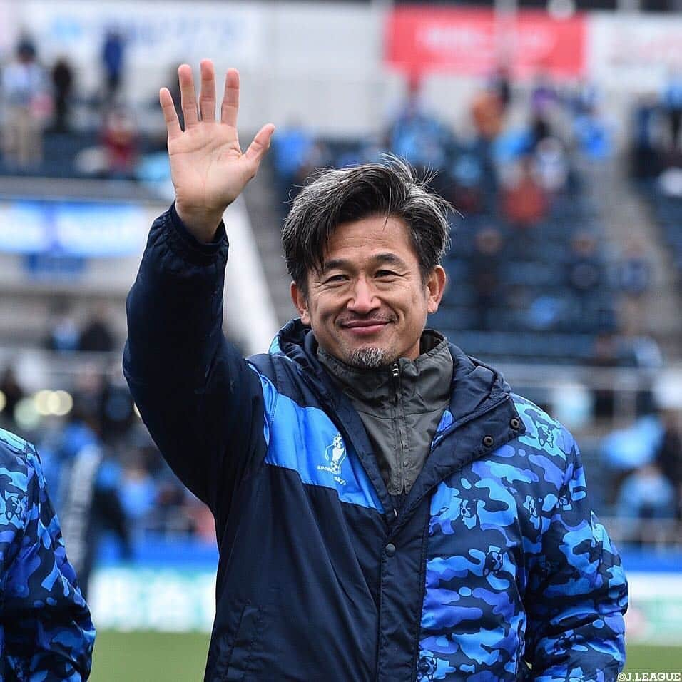 Ｊリーグさんのインスタグラム写真 - (ＪリーグInstagram)「.﻿ #横浜FC の #三浦知良 選手が、52歳25日でスタメン出場し、 自身が持つＪリーグ最年長出場記録を更新しました✨﻿ ﻿ 次は、最年長ゴール記録の更新に期待しましょう‼️😆⚽️﻿ ﻿ #Ｊリーグ﻿ #jleague﻿ ﻿ ﻿ #キングカズ #カズ﻿ #最年長﻿ #king #kingkazu﻿ #レジェンド #legend﻿ #新記録 #記録更新﻿ #かっこいい #カッコいい﻿ #イケメン #いけめん﻿ #素敵 #ステキ #かっこよすぎ #かっこよすぎる ﻿ #soccer #⚽️ #👑」3月23日 18時47分 - jleaguejp