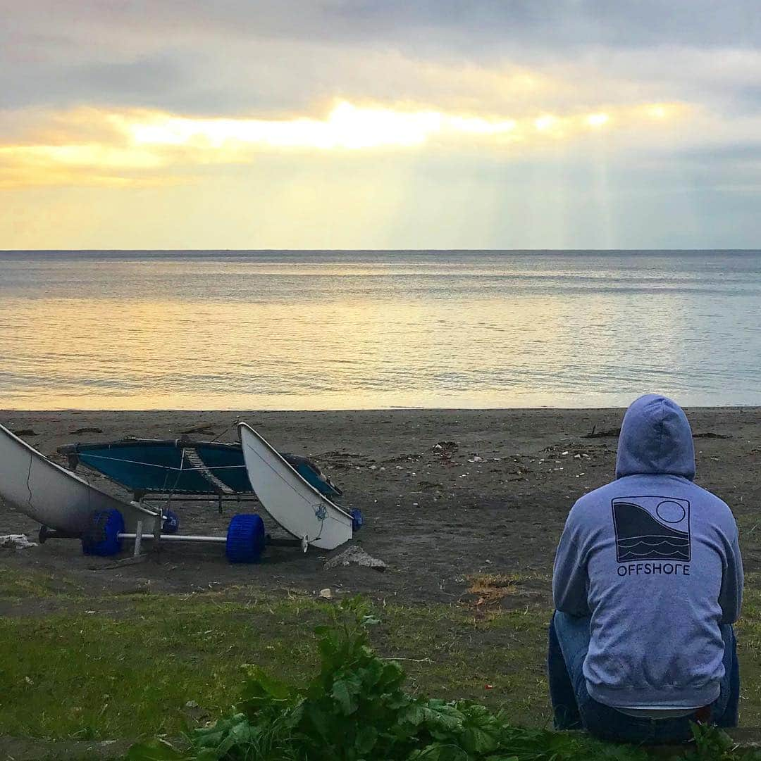 加藤章太郎さんのインスタグラム写真 - (加藤章太郎Instagram)「一瞬だけ日が差しました☀︎ @offshore.official  #オフショア #offshore #chill#beach #surf  #ocean#surfer#casual#mensfashion#80s」3月23日 18時51分 - __shotaro__