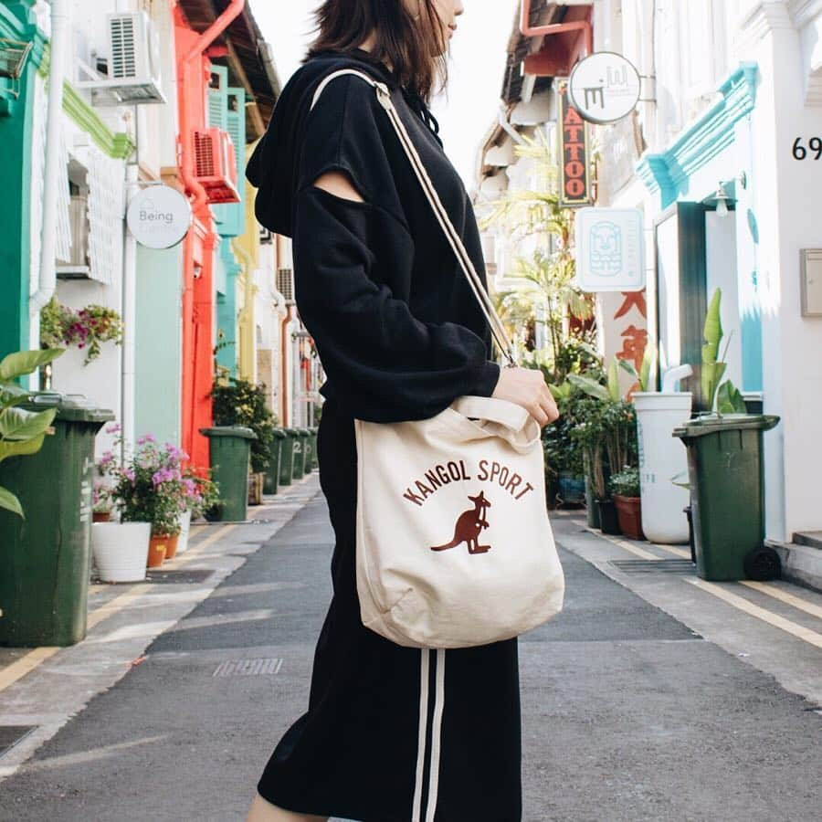 WEGO Global Officialさんのインスタグラム写真 - (WEGO Global OfficialInstagram)「⠀ ✔KANGOL 2-way mini shoulder bag ¥1,934 + tax ✔sporty pencil skirt ¥2,797 + tax . ✔KANGOL单肩手提包 ¥1,934 + 税 ✔运动半身裙 ¥2,797 + 税 . #wegoglobalofficial #WEGO #wegomagazine #wegographics #fashion #style #fashionista #instafashion #fashiongram #womensfashion #instagood #fashion #kangol #sports #bag #tote #ootd #skirt #pencil #東京 #ウィゴー #レディース #包 #运动 #裙」3月23日 18時59分 - wego_global_official