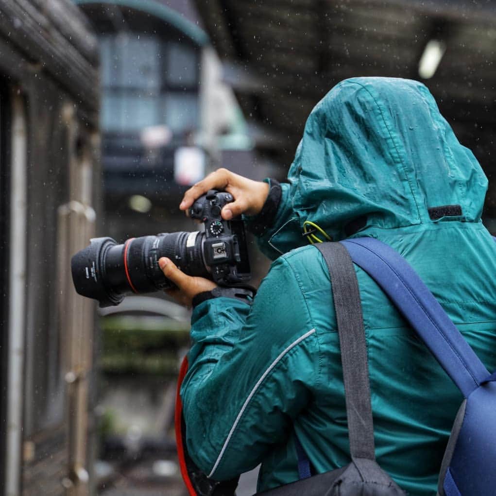 Canon Asiaさんのインスタグラム写真 - (Canon AsiaInstagram)「It's a test of endurance for our Canon PhotoMarathon Asia Championship 2019 participants competing in Japan 🇯🇵. Armed with their EOS R cameras, which are sturdily built and dust & moisture resistant ☔, the contestants braved the rain and rough terrain to capture challenging shots of moving trains and beautiful sunsets. Let's cheer them on💪! 📷 All images shot on EOS R and EOS RP. #cpmc2019 . . #canonasia #photomarathon #canonphotomarathon #photography #photographychallenge #canonphotographers #canonphotography #eosr #mirrorlesscamera #canoneosr #eosrp」3月23日 18時56分 - canonasia