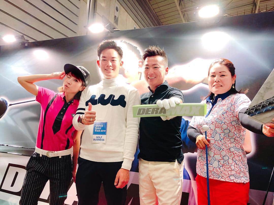 のインスタグラム：「. #ジャパンゴルフフェア 2日目終了しました⛳️今日もたくさんお喋りできてとっても楽しかったです😁 昨日の春の陽気とは打って変わって足元も悪く極寒にも関わらずたくさんの方にご来場いただき、皆さんの#ゴルフ 愛をビンビン感じました✨✨ 明日最終日も武市プロから飛ばしの秘密をたくさん聞き出して行きますので、ぜひ#オリムピック ブースに遊びに来てくださいね🙋‍♀️トークショーは11時30分からです🎤 . #golf #japangolffair  #jgf2019 #olympic  #oban #yokohama  #smile #happy #ゴルフ男子 #ゴルフ女子  #ゴルフ大好き #ゴルフレッスン #パシフィコ横浜」