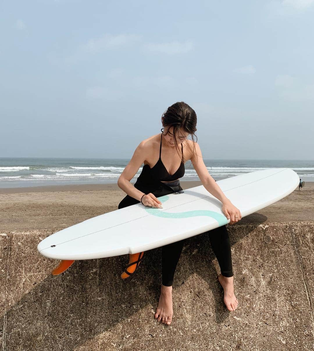 栗山遥さんのインスタグラム写真 - (栗山遥Instagram)「#surfing#surftrip 🕊 朝から夕方まで ひたすらサーフポイント巡り！ 何回も波に巻かれて上がってこれなくて 苦しい思いをするのに、 何回も何回も挑戦したくなる🏄🏾‍♀️🌙」3月23日 19時01分 - harukakuriyama