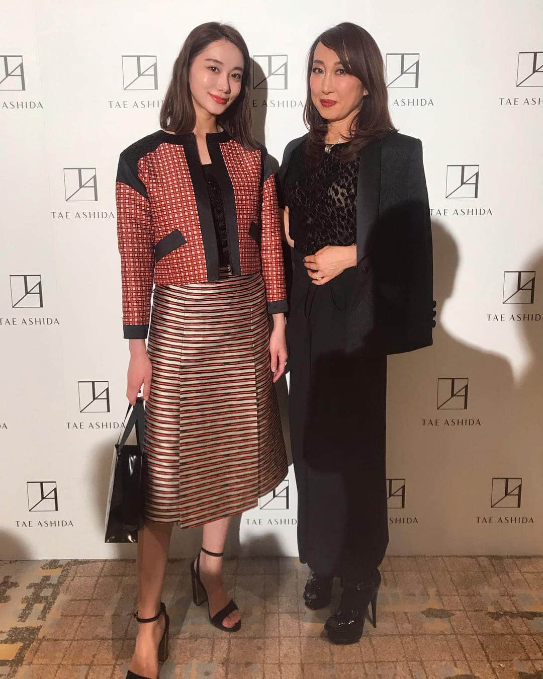 momonaさんのインスタグラム写真 - (momonaInstagram)「先日TAE ASHIDAのショーを観に行きました♡とても、素敵なお洋服ばかりで、もっと観ていたかったなぁぁ。。 たえさんの大ファンになりました✨ @tae_ashida_official  @taeashida  #taeashida #fashion #fashionshow」3月23日 19時04分 - momona0517