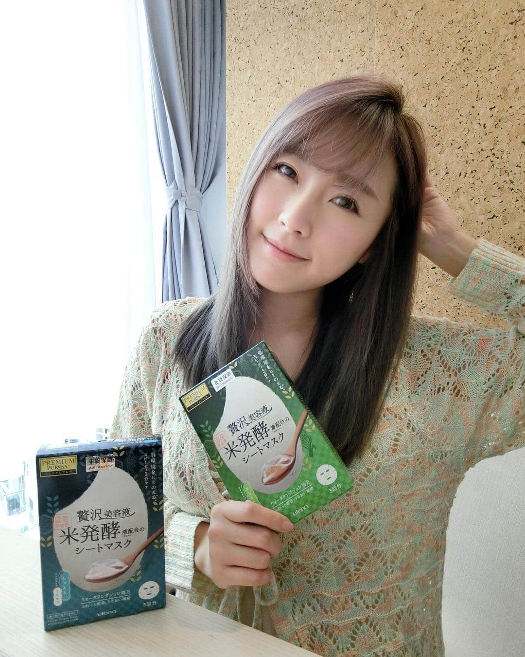 Miss Hunnyのインスタグラム：「收拾好梳妝台， 把保養品好好排列之後🧂🧂🧂 感覺就像有個「小團隊」為自己好好的打扮😌 最近有SOS急救面膜⚡加入我的「小團隊」！這款全新日本大米發酵精華面膜有獨創鎖水啫喱，敷3分鐘已經覺得面上皮膚潤澤飽滿，最近轉天氣就更需要它去提升皮膚的鎖水能力💦為肌膚充充電⚡ 我已經開始急救了！看誰還敢說我樣子看起來很累😠😠😠 #急救面膜  #大米發酵精華面膜 #utenahk  @utenahongkong  銷售點: 萬寧（只限綠色Light）AEON、LOG-ON、@cosme store」