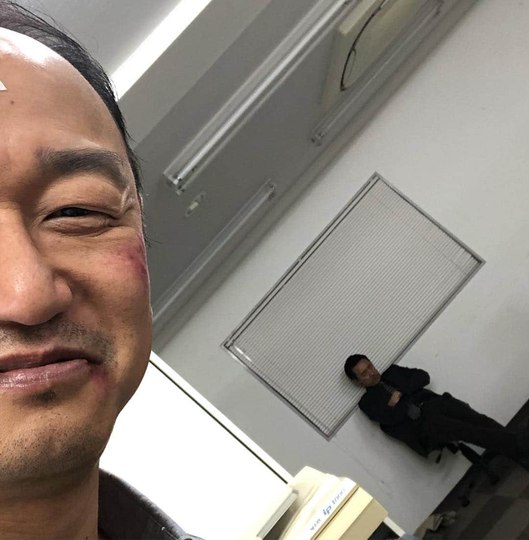 島津健太郎さんのインスタグラム写真 - (島津健太郎Instagram)「#久しぶり に#お会いした #永倉大輔 さんを#隠し撮り  #次のシーンに向けて #集中しておられました が#シャッター音 で#バレた」3月23日 19時26分 - k_super_xtreme