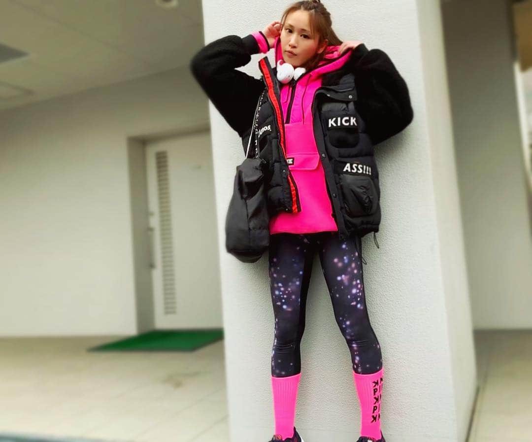 横町ももこさんのインスタグラム写真 - (横町ももこInstagram)「. あーぁ、冬に逆戻り🙃💭 . #workout#training#kickboxing#ootd#ご近所スタイル#トレーニング#トレーニングウェア#フィットネスウェア#冬#寒い#すっぴん#ピンクモンスター#ピンクが好き#pinkmonster#pink#ピンクおばけ#トレ女#ランニング女子 #fashion#model#japanesemodel#japanesegirl」3月23日 19時28分 - momochadayo