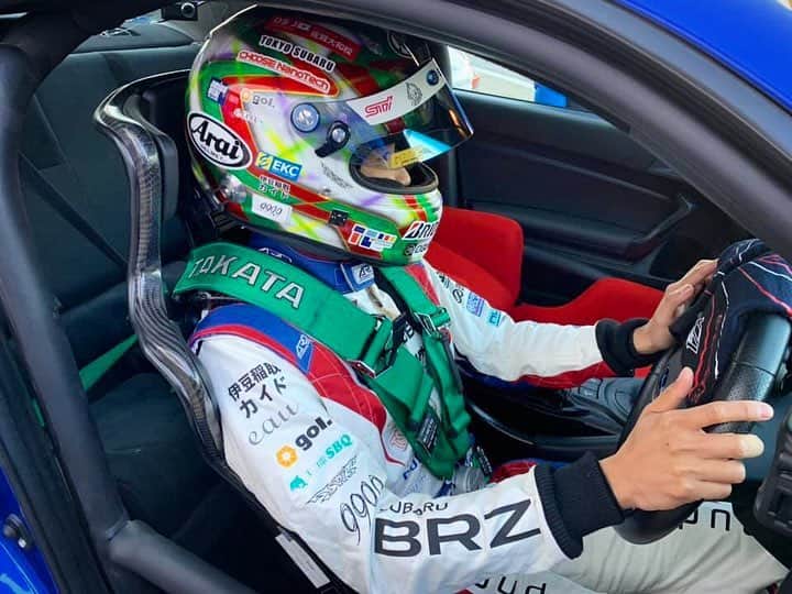 井口卓人さんのインスタグラム写真 - (井口卓人Instagram)「スーパー耐久、86/BRZ Race共に予選が終わりました。  スーパー耐久は、予選クラス2位から5時間のレースを迎える事になりました。Cドライバー予選では、決勝想定で走りましたが、車のフィーリングも悪くなかったですし、決勝に向けて手応えのある結果になりました。明日は、5時間レースを確実にタスキをつないでいき、笑顔でチェッカーを受けたいと思います💪  86/BRZ Raceは、何も言うことありません！かなり厳しいシーズンの始まりですが、予選19位から次に繋がるようなレースができればと思います‼️#SUBARU #WRX #BRZ」3月23日 19時31分 - takutoiguchi