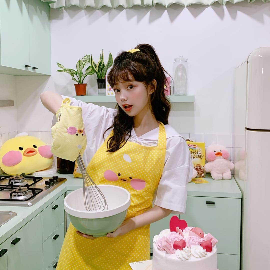 Chuuさんのインスタグラム写真 - (ChuuInstagram)「welcome home fanfanchuu🧡🎂 츄멤님 즐거운토욜 맛저하세요~✨😍😘 #chuuseoul @fanfanchuu @cafe_mimi」3月23日 19時38分 - chuu_official