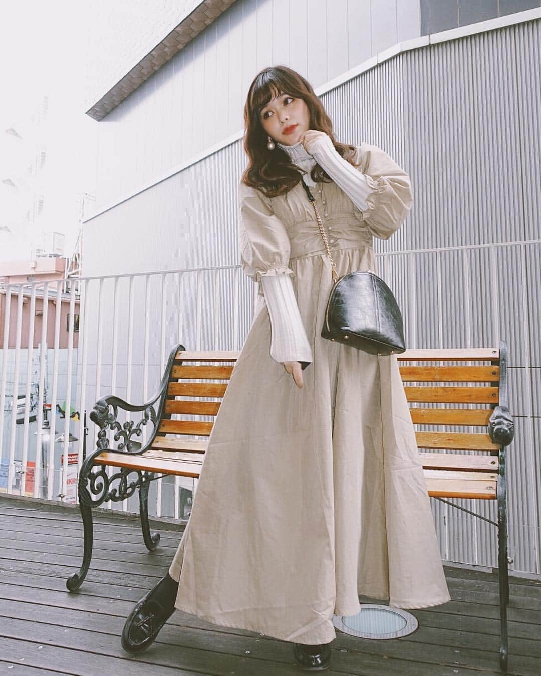 junko onagi ／小梛準子さんのインスタグラム写真 - (junko onagi ／小梛準子Instagram)「ㅤㅤㅤㅤㅤㅤㅤㅤㅤㅤ ㅤㅤㅤㅤㅤㅤㅤㅤㅤㅤ 今日から母の誕生日祝いを兼ねた旅行❤︎ 近場だしいつものところだけど たのしみたのしみ🥰！ ㅤㅤㅤㅤㅤㅤㅤㅤㅤㅤ 先日原宿で打ち合わせして、 ボビーブラウンのParty行った時のコーデ♪ #onepiece ▶︎ @fifth_store  #earrings ▶︎ @niita_official  #bag ▶︎ @jgene_official  ㅤㅤㅤㅤㅤㅤㅤㅤㅤㅤ #fifthtl #フィフス #ウエストギャザーロングワンピース #ワンピース  #春コーデ #タートルニット #ローファー #バッグ #ショルダーバッグ #Jgene #ジェイジーン #イヤリング #niita」3月23日 19時43分 - jnco0417