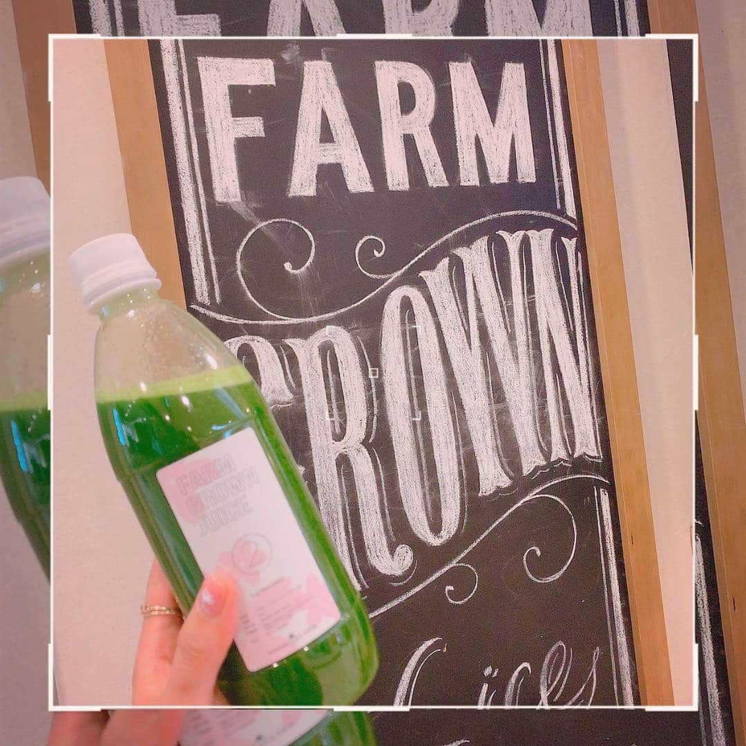 のインスタグラム：「🥬🥒🥦 きょうはこむちゃカレータイムまでナッツでしのぐ！ って心に決めてたのに、いまパン食べちゃったよ。 がーんだな。。 せめて野菜を…。。。 #意志の弱さ #がーんだな #FARMERSJUICETOKYO」