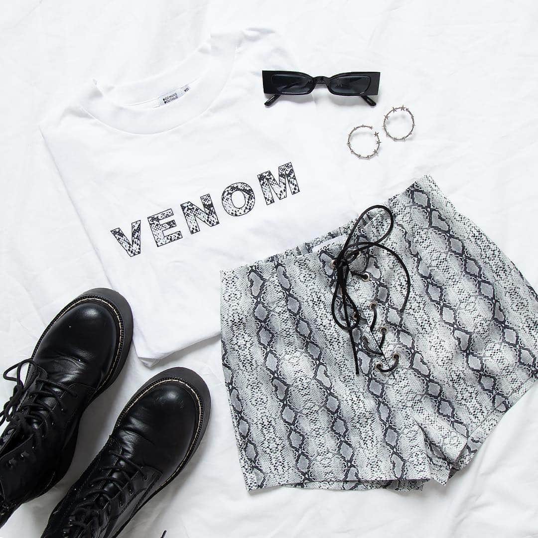 Beginning Boutiqueさんのインスタグラム写真 - (Beginning BoutiqueInstagram)「Born to be wild 🔥 Unleash your inner bad gal in the Venom Cropped Tee White Tee Black & Marley Shorts Snake!」3月23日 20時00分 - beginningboutique