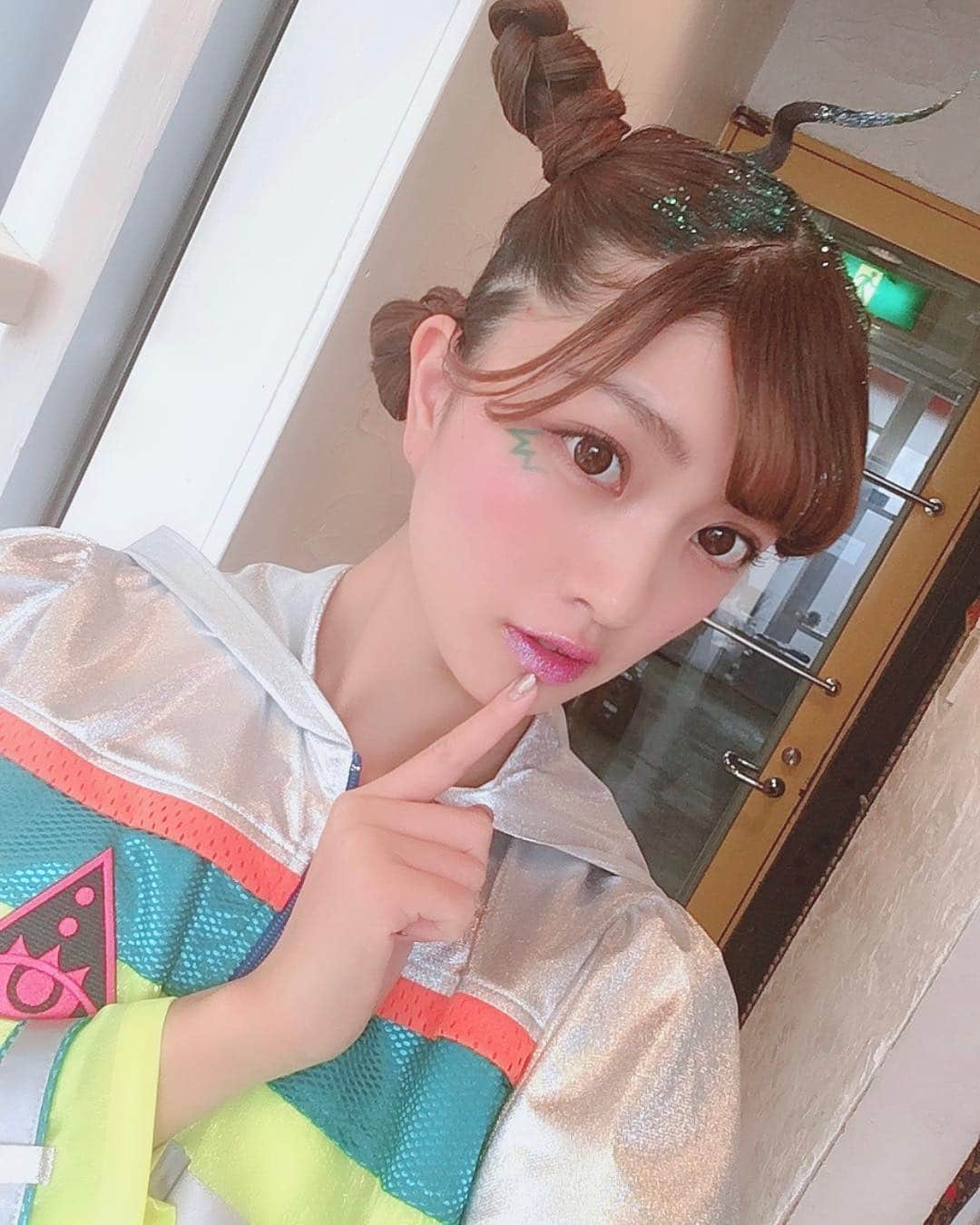 中山星香さんのインスタグラム写真 - (中山星香Instagram)「ラブカルみるみるティショん🚀🛸👽🧤✨💘」3月23日 19時52分 - seika0705n