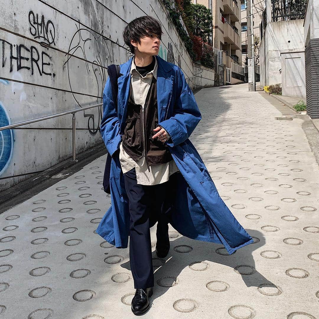 Ryoさんのインスタグラム写真 - (RyoInstagram)「ㅤㅤㅤㅤㅤㅤㅤㅤㅤㅤㅤㅤ 今日は寒過ぎるけど、☃️ 春は薄手のアウターにレイヤードしたい気分🌸 ㅤㅤㅤㅤㅤㅤㅤㅤㅤㅤㅤㅤㅤ coat:#fumitoganryu vest:#camielfortgens shirt:#graphpaper pants:#sunsea  shoes:#leyuccas」3月23日 20時03分 - ryo__takashima