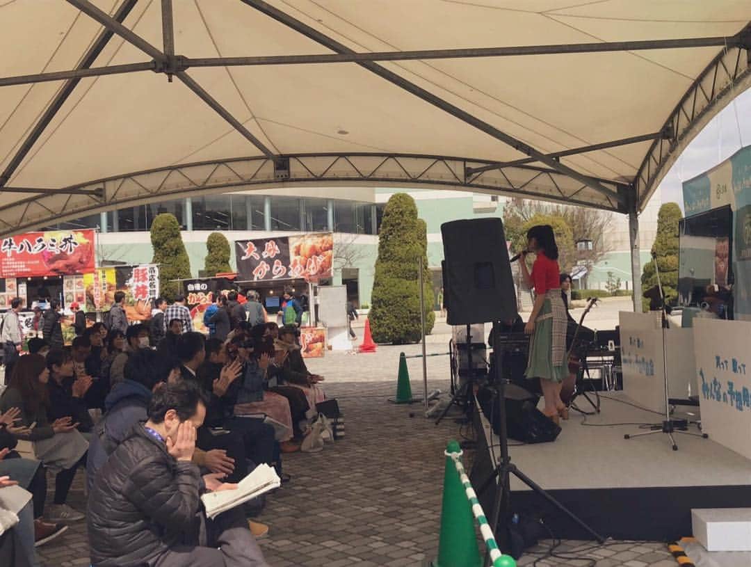 中村千尋さんのインスタグラム写真 - (中村千尋Instagram)「#阪神競馬　 トークショーイベント 「笑って歌ってみんなの予想発表会」 #みんよそ とミニライブありがとうございました😊 司会の #YU-MA さん色々教えていただきありがとうございました！ #ターフィー  とも会えて嬉しかった🥰」3月23日 20時05分 - nanakanakamurachihiro