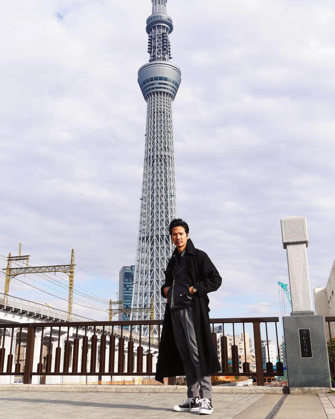 Shuhei Nishiguchiさんのインスタグラム写真 - (Shuhei NishiguchiInstagram)「under the "Tokyo Skytree" It's the tallest tower in the world, and the second tallest structure in the world. スカイツリーは枠に収まらないほど大きいということは分かりました。笑 ・ ・ Ph. @serizawa_ ryosuke ・ #armani #cinquanta #convese #pt01 #mensstyle #mensstreetstyle #dapper #dappermen #gentleman #vintagestyle #vintagewear #mensclothing #tokyoskytree #コンバース #ライダース #ロングコート #ウールパンツ」3月23日 20時06分 - shuhei_nishiguchi