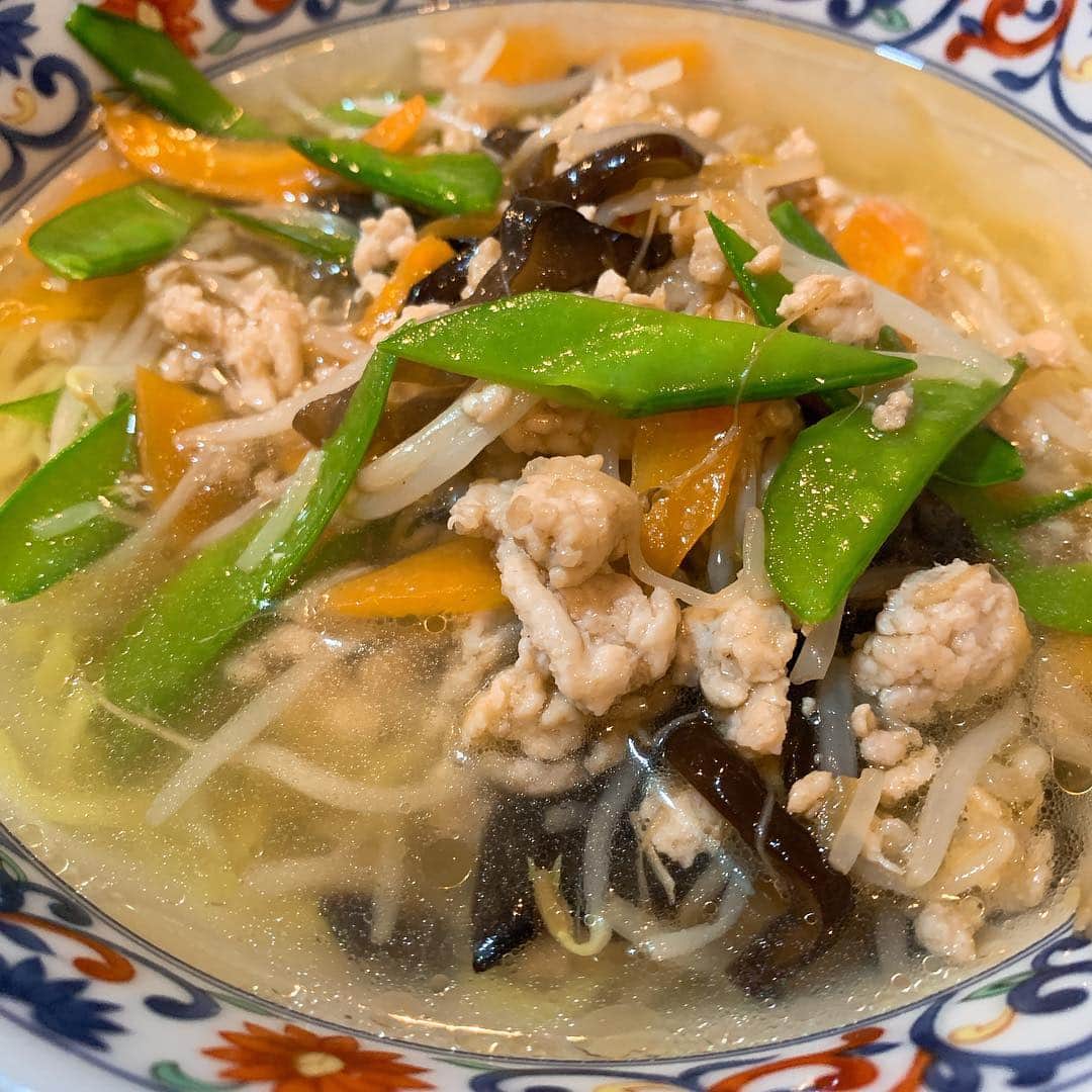 野間美由紀のインスタグラム：「ラーメンは、野菜炒めたっぷりのタンメンです。」