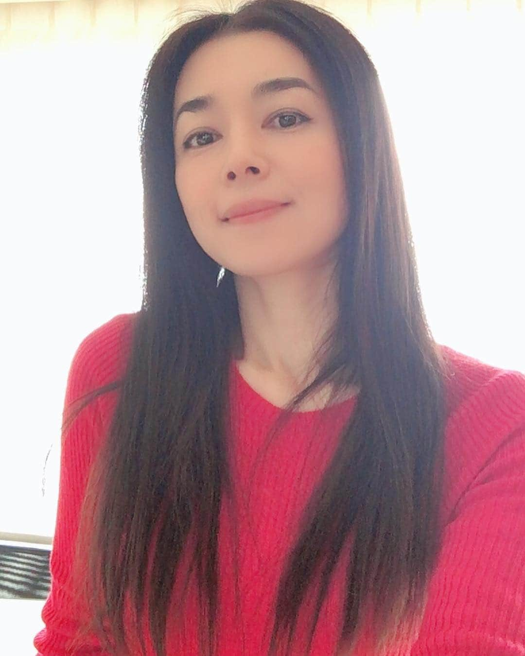 朝岡実嶺さんのインスタグラム写真 - (朝岡実嶺Instagram)「髪を切りました💇🏻‍♀️ と言っても毛先を揃えただけなので、何も変わっていません😅 写真は切る前😁 I got a hair cut💇🏻‍♀️ But it got just trimmed a little bit, so nothing has changed😅 Theses pictures were taken before the haircut😁 #ヘアカット #ロングヘア #longhair #blackhair #longblackhair」3月23日 20時13分 - mirei_asaoka