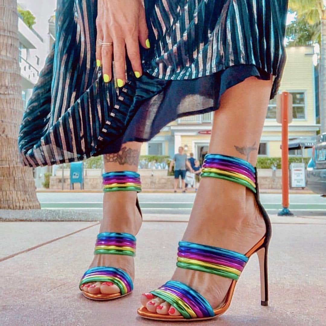 SOPHIA WEBSTERさんのインスタグラム写真 - (SOPHIA WEBSTERInstagram)「#Regram 📸 @capricebianca found a triple rainbow 🌈 Follow the link in bio to shop the ‘Joy’ sandal #SophiaWebster」3月23日 20時14分 - sophiawebster
