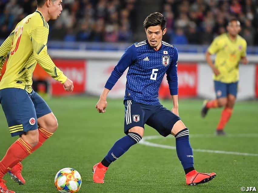 日本サッカー協会さんのインスタグラム写真 - (日本サッカー協会Instagram)「📸Match  Photos② 試合開始から#中島翔哉 選手や#堂安律 選手を中心に攻撃を仕掛け、コロンビアのゴールに迫る日本代表。 ・ キリンチャレンジカップ2019 #SAMURAIBLUE 0-1 コロンビア代表 📅3/22(金)19:20KO 📍神奈川／日産スタジアム ・ ―――――――――――――――――― Next Match>> キリンチャレンジカップ2019 🆚ボリビア代表 📅3/26(火)19:30KO 📍兵庫／ノエビアスタジアム神戸 📺フジテレビ系列で生中継 ・ 👉大会情報はJFA.jpへ ―――――――――――――――――― #daihyo #SAMURAIBLUE」3月23日 20時15分 - japanfootballassociation