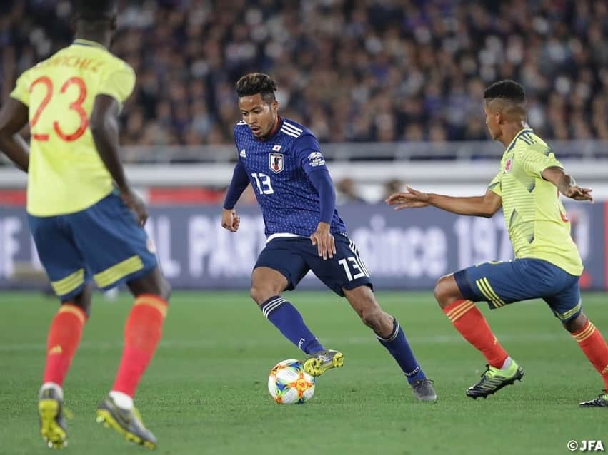 日本サッカー協会さんのインスタグラム写真 - (日本サッカー協会Instagram)「📸Match  Photos② 試合開始から#中島翔哉 選手や#堂安律 選手を中心に攻撃を仕掛け、コロンビアのゴールに迫る日本代表。 ・ キリンチャレンジカップ2019 #SAMURAIBLUE 0-1 コロンビア代表 📅3/22(金)19:20KO 📍神奈川／日産スタジアム ・ ―――――――――――――――――― Next Match>> キリンチャレンジカップ2019 🆚ボリビア代表 📅3/26(火)19:30KO 📍兵庫／ノエビアスタジアム神戸 📺フジテレビ系列で生中継 ・ 👉大会情報はJFA.jpへ ―――――――――――――――――― #daihyo #SAMURAIBLUE」3月23日 20時15分 - japanfootballassociation