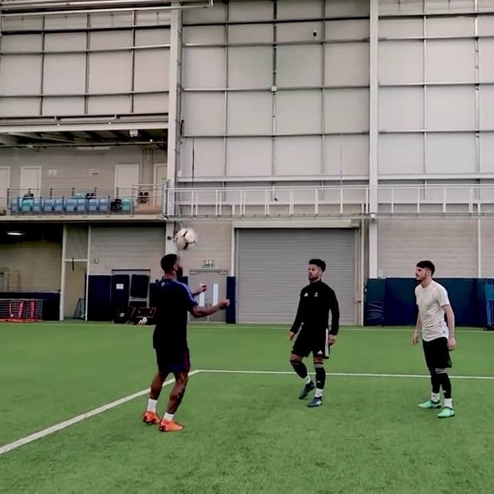 F2Freestylersのインスタグラム：「HOW GOOD IS @STERLING7 RIGHT NOW 🔥🔥🔥 HE’S OUR PLAYER OF THE SEASON 💯 WHO’S YOURS? #England #Sterling #RaheemSterling #ManCity #MCFC」