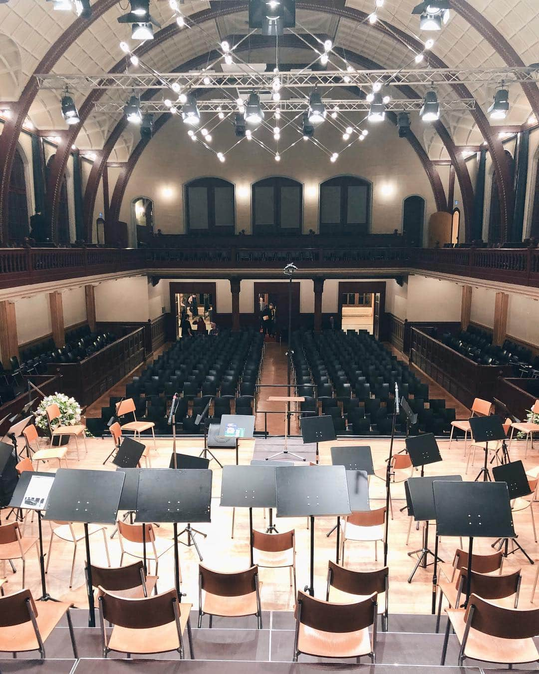 澄那シュトゥーダーさんのインスタグラム写真 - (澄那シュトゥーダーInstagram)「Yesterday's office 🥰  Loved performing Bruch's violin concerto with the Stadtorchester Solothurn and Harald Siegl! 🇨🇭 A concerto I truly enjoy to play - it's got that natural flow to it that makes me worry less about technical difficulties and lets me focus more on the musical and emotional aspect. The most struggle I had that evening was not to trip down the stairs with my dress and heels 😅😂 Thank you all for coming ❤️🎶」3月23日 20時24分 - suminastuder