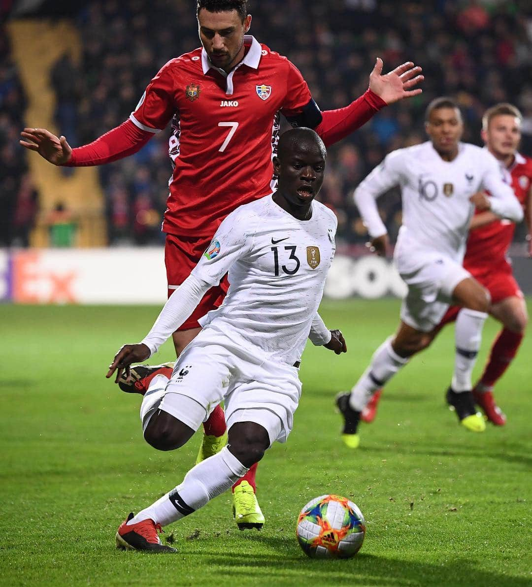 チェルシーFCさんのインスタグラム写真 - (チェルシーFCInstagram)「@nglkante in action for 🇫🇷 in their 4–1 away win over Moldova yesterday! 💪 #CFC #Chelsea」3月23日 20時25分 - chelseafc