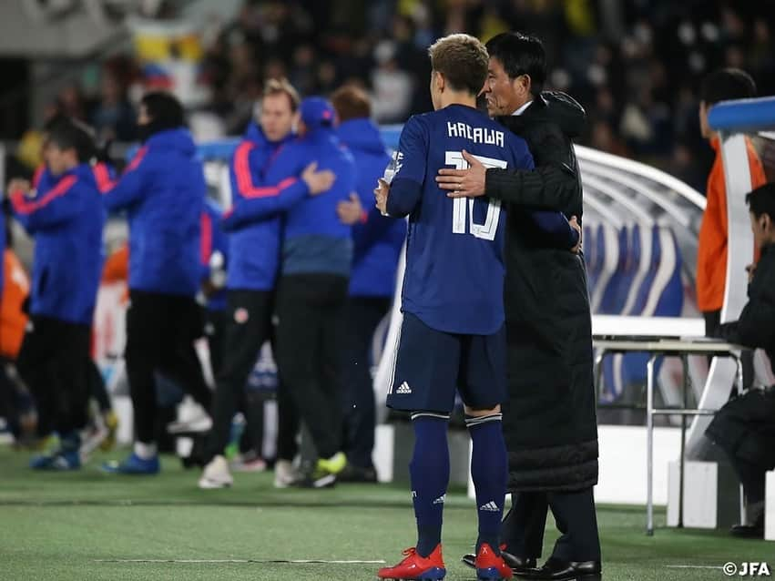 日本サッカー協会さんのインスタグラム写真 - (日本サッカー協会Instagram)「📸Match  Photos③ 後半に入りコロンビア代表は度々日本ゴールを脅かします。63分にPKで先制を許した日本代表は、直後に #香川真司 選手を投入します。 ・ キリンチャレンジカップ2019 #SAMURAIBLUE 0-1 コロンビア代表 📅3/22(金)19:20KO 📍神奈川／日産スタジアム ・ ―――――――――――――――――― Next Match>> キリンチャレンジカップ2019 🆚ボリビア代表 📅3/26(火)19:30KO 📍兵庫／ノエビアスタジアム神戸 📺フジテレビ系列で生中継 ・ 👉大会情報はJFA.jpへ ―――――――――――――――――― #daihyo #SAMURAIBLUE」3月23日 20時34分 - japanfootballassociation