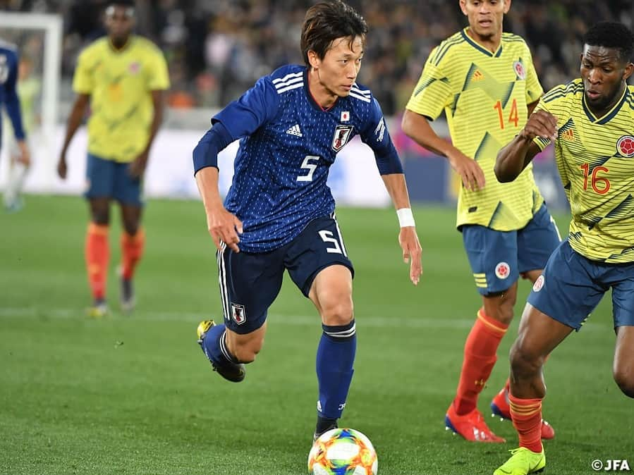 日本サッカー協会さんのインスタグラム写真 - (日本サッカー協会Instagram)「📸Match  Photos③ 後半に入りコロンビア代表は度々日本ゴールを脅かします。63分にPKで先制を許した日本代表は、直後に #香川真司 選手を投入します。 ・ キリンチャレンジカップ2019 #SAMURAIBLUE 0-1 コロンビア代表 📅3/22(金)19:20KO 📍神奈川／日産スタジアム ・ ―――――――――――――――――― Next Match>> キリンチャレンジカップ2019 🆚ボリビア代表 📅3/26(火)19:30KO 📍兵庫／ノエビアスタジアム神戸 📺フジテレビ系列で生中継 ・ 👉大会情報はJFA.jpへ ―――――――――――――――――― #daihyo #SAMURAIBLUE」3月23日 20時34分 - japanfootballassociation