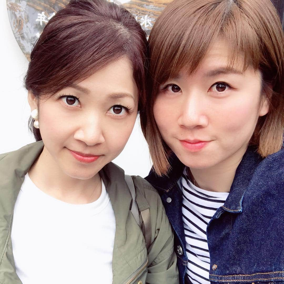 藤井瑞希さんのインスタグラム写真 - (藤井瑞希Instagram)「・ ・ 藤井家家族旅行。 じーちゃんの三回忌で、東京と千葉からも皆んなが帰ってきたから、初めて旅行したよ✈️ ・ ばーちゃんも久しぶりに娘と息子(４人)と会えて嬉しかったと思う。 ・ ・ ばーちゃんはまだまだ長生きしてよね！ ・ ・ 笑顔が溢れまくりな家族に生まれて幸せだぁ。 ・ ・ ずっと皆んなが健康でいれますように。。 ・ ・ #写真の説明します #藤井家記念写真 #次女と私 #母と私と長女 #大宴会で大爆笑 #ばーちゃんも足湯 #長女と私 #父と父の弟が激似 #次女と従姉妹と姪っ子と私」3月23日 20時34分 - bdmntnfujiimizuki