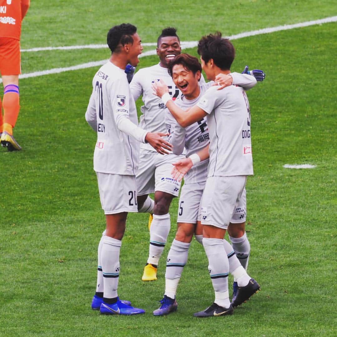 三國ケネディエブスのインスタグラム：「#jリーグ#初勝利#俺の頭はバットマン🦇」