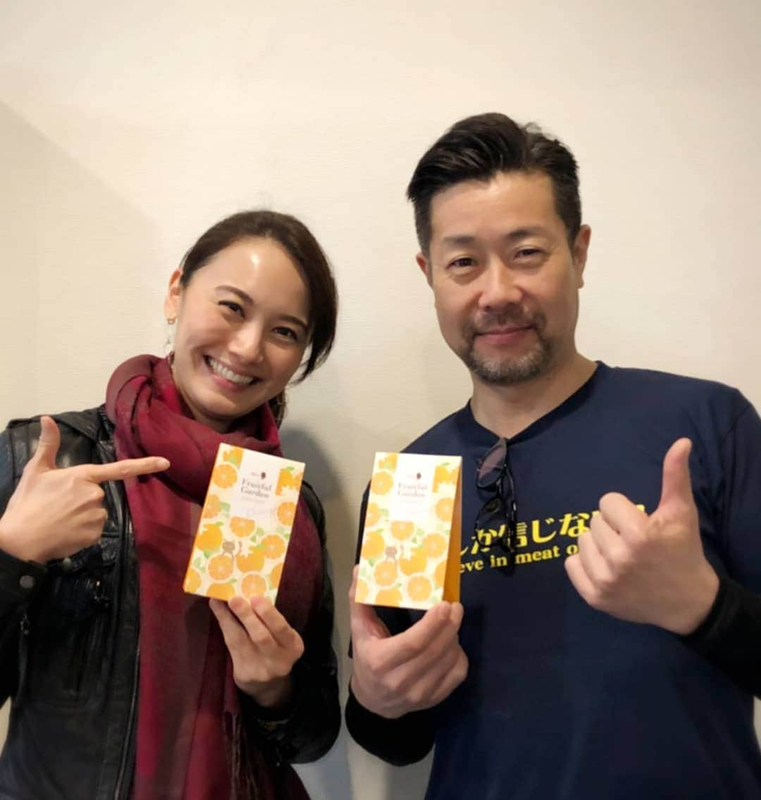 富永沙織さんのインスタグラム写真 - (富永沙織Instagram)「昨日の放送にて、『DJ TAKAのSuper Magic Talk』アシスタントMCを卒業することになりました✨  TAKAさんの道をどんどん切り開くエネルギッシュさ、仕事に対する誠実さ、人を大切に思う心、いろんなことを学ばせていただきました🍀  またゲストの方々からも、いつも刺激をもらい、本当に楽しく有意義な半年を過ごさせていただきました⭐  ファンの方にも、たくさん支えてもらいました🌸  RainbowtownFMでは、これからも毎月第２土曜日8:30〜9:00『江東モーニング830』でMCをやらせていただきます🎀  TAKAさんの番組で学ばせていただいたことを、少しでも多く生かして、さらにパワーアップしてまいります😃✨ 皆様、ありがとうございました🍀そしてこれからもよろしくお願いいたします😀🌸✨✨✨ #卒業 #新たな門出  #ラジオ #rainbowtownfm #木場スタジオ #smt  #radio #ラジオ生放送」3月23日 20時29分 - saori_tominaga