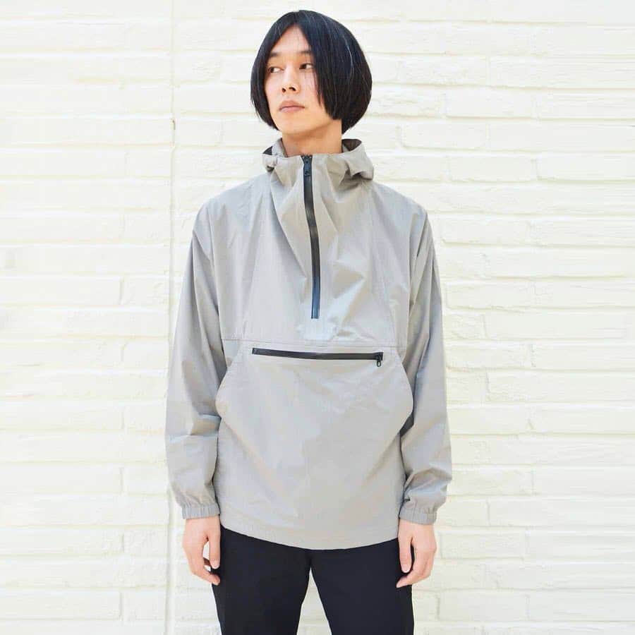 のインスタグラム：「. . Scye nylone pullover lot.111961010A / ¥44,000+tax . 縦横どちらにも伸びるストレッチ性、撥水性を兼ね備えたナイロン生地のハイキングスモック。 . 機能性抜群でこれからのレジャーシーズンに大活躍！デイリースタイルのスポーティーMIXにもおススメです◎ . . @scye_official . . #johnbull #johnbullprivatelabo #scye #newarrival #2019ss #nylone #sportystyle #fashion #parka #pullover #ジョンブル #ジョンブルプライベートラボ #サイ #新作入荷 #2019春夏 #ナイロン #スポーティ #ハイキングスモック #パーカー #プルオーバー」