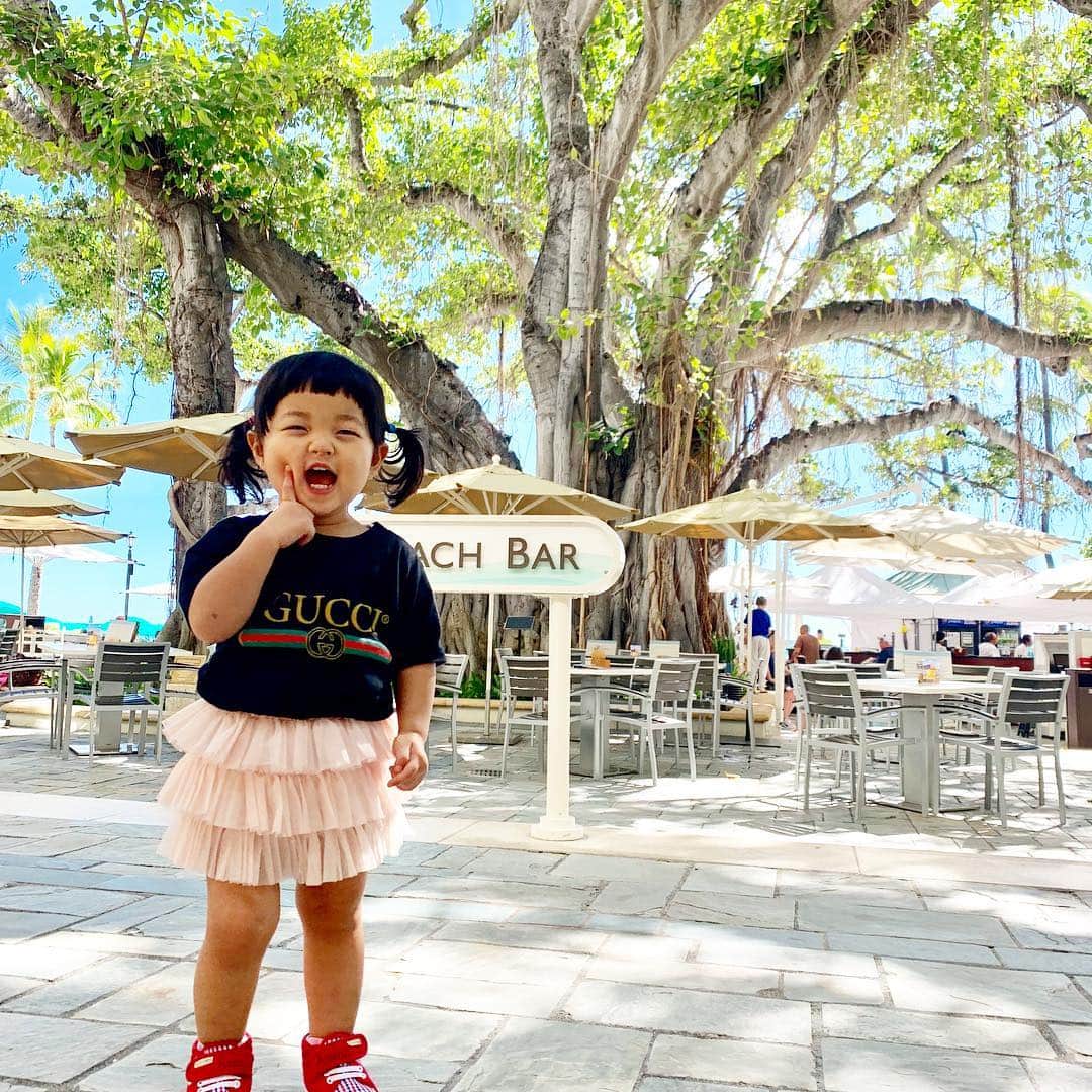 三好絵梨香さんのインスタグラム写真 - (三好絵梨香Instagram)「娘ちゃん♡ 海やプール遊びが大好きなので、 ハワイ大好き♡って言ってる♡  満喫してるみたい！  #ハワイ#ハワイ旅行#子連れ旅行#hawaii #子連れハワイ #海#プール#ワイキキ#オアフ島#wetnwildhawaii #ウエットアンドワイルド #春休み#anera」3月23日 20時33分 - erika.miyoshi