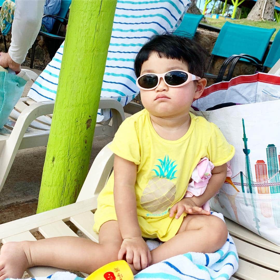 三好絵梨香さんのインスタグラム写真 - (三好絵梨香Instagram)「娘ちゃん♡ 海やプール遊びが大好きなので、 ハワイ大好き♡って言ってる♡  満喫してるみたい！  #ハワイ#ハワイ旅行#子連れ旅行#hawaii #子連れハワイ #海#プール#ワイキキ#オアフ島#wetnwildhawaii #ウエットアンドワイルド #春休み#anera」3月23日 20時33分 - erika.miyoshi