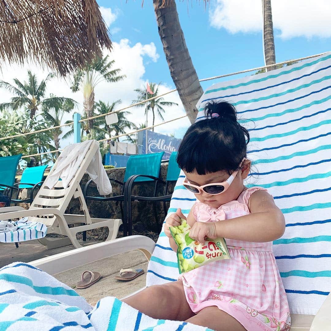 三好絵梨香さんのインスタグラム写真 - (三好絵梨香Instagram)「娘ちゃん♡ 海やプール遊びが大好きなので、 ハワイ大好き♡って言ってる♡  満喫してるみたい！  #ハワイ#ハワイ旅行#子連れ旅行#hawaii #子連れハワイ #海#プール#ワイキキ#オアフ島#wetnwildhawaii #ウエットアンドワイルド #春休み#anera」3月23日 20時33分 - erika.miyoshi