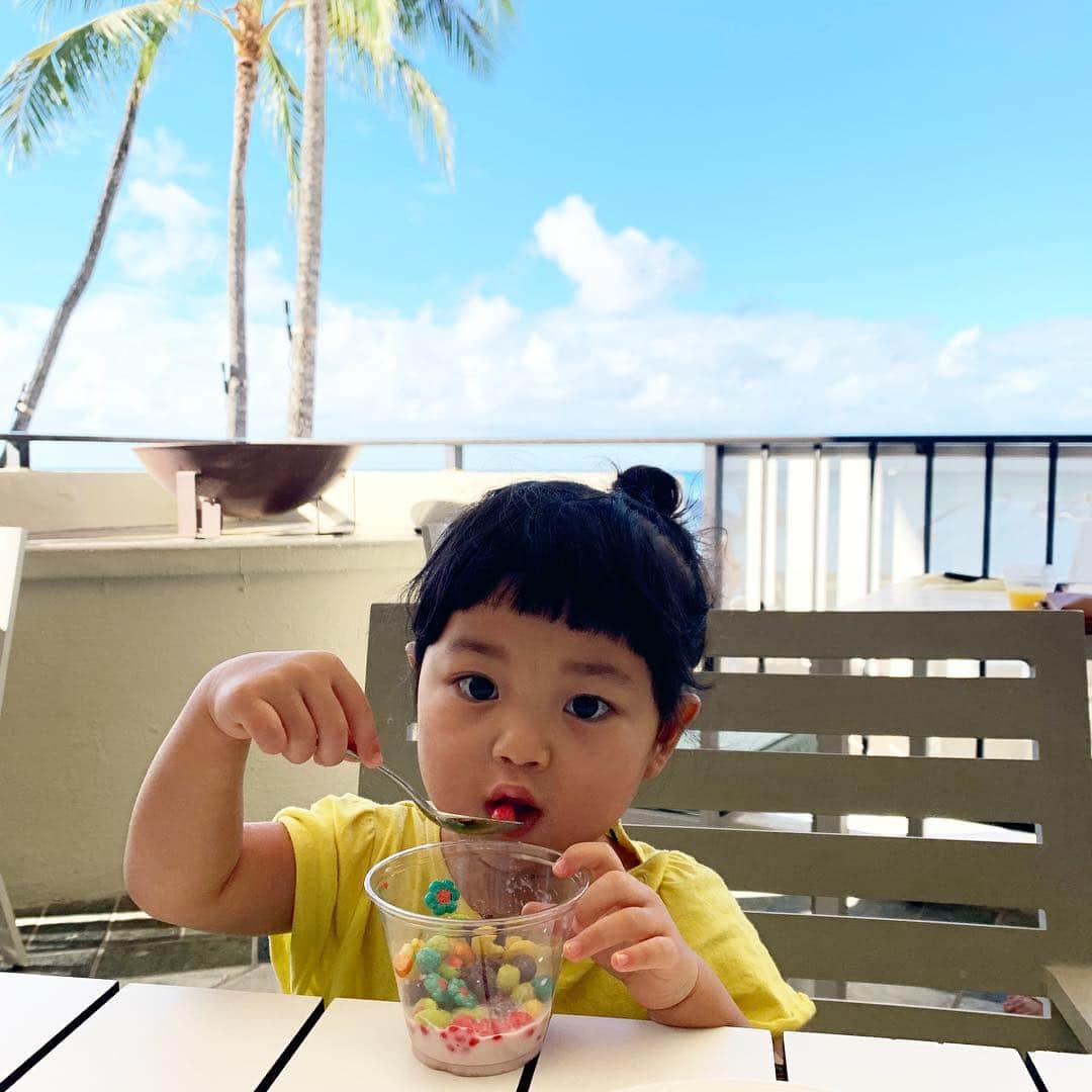 三好絵梨香さんのインスタグラム写真 - (三好絵梨香Instagram)「娘ちゃん♡ 海やプール遊びが大好きなので、 ハワイ大好き♡って言ってる♡  満喫してるみたい！  #ハワイ#ハワイ旅行#子連れ旅行#hawaii #子連れハワイ #海#プール#ワイキキ#オアフ島#wetnwildhawaii #ウエットアンドワイルド #春休み#anera」3月23日 20時33分 - erika.miyoshi