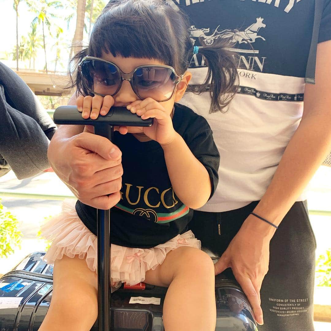 三好絵梨香さんのインスタグラム写真 - (三好絵梨香Instagram)「娘ちゃん♡ 海やプール遊びが大好きなので、 ハワイ大好き♡って言ってる♡  満喫してるみたい！  #ハワイ#ハワイ旅行#子連れ旅行#hawaii #子連れハワイ #海#プール#ワイキキ#オアフ島#wetnwildhawaii #ウエットアンドワイルド #春休み#anera」3月23日 20時33分 - erika.miyoshi