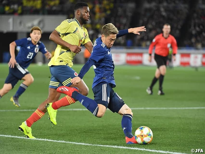 日本サッカー協会さんのインスタグラム写真 - (日本サッカー協会Instagram)「📸Match  Photos④ 1点を追う日本代表は、#香川真司 選手、#小林祐希 選手、#乾貴士 選手、#鎌田大地 選手、#安西幸輝 選手を投入しますが、最後までゴールネットを揺らすことはできず、0-1で試合を終えました。 ・ キリンチャレンジカップ2019 #SAMURAIBLUE 0-1 コロンビア代表 📅3/22(金)19:20KO 📍神奈川／日産スタジアム ・ ―――――――――――――――――― Next Match>> キリンチャレンジカップ2019 🆚ボリビア代表 📅3/26(火)19:30KO 📍兵庫／ノエビアスタジアム神戸 📺フジテレビ系列で生中継 ・ 👉大会情報はJFA.jpへ ―――――――――――――――――― #daihyo #SAMURAIBLUE」3月23日 20時46分 - japanfootballassociation