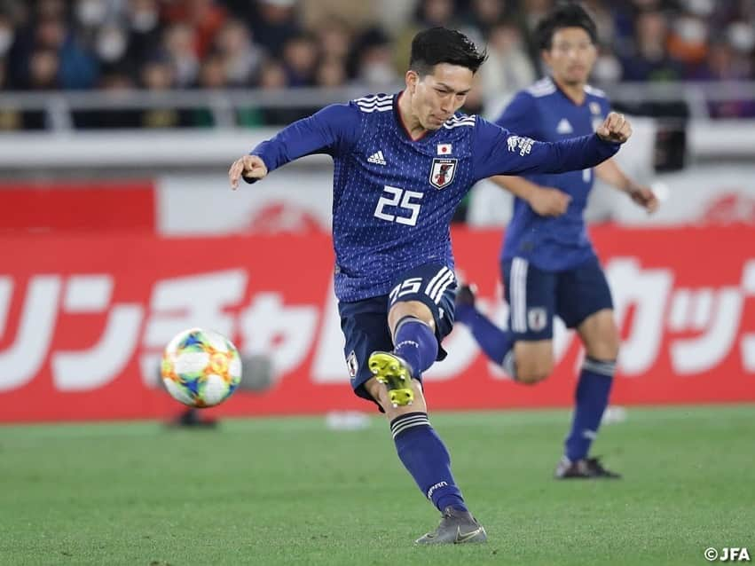 日本サッカー協会さんのインスタグラム写真 - (日本サッカー協会Instagram)「📸Match  Photos④ 1点を追う日本代表は、#香川真司 選手、#小林祐希 選手、#乾貴士 選手、#鎌田大地 選手、#安西幸輝 選手を投入しますが、最後までゴールネットを揺らすことはできず、0-1で試合を終えました。 ・ キリンチャレンジカップ2019 #SAMURAIBLUE 0-1 コロンビア代表 📅3/22(金)19:20KO 📍神奈川／日産スタジアム ・ ―――――――――――――――――― Next Match>> キリンチャレンジカップ2019 🆚ボリビア代表 📅3/26(火)19:30KO 📍兵庫／ノエビアスタジアム神戸 📺フジテレビ系列で生中継 ・ 👉大会情報はJFA.jpへ ―――――――――――――――――― #daihyo #SAMURAIBLUE」3月23日 20時46分 - japanfootballassociation